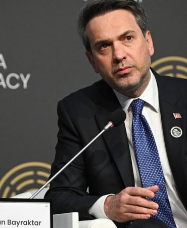 Bakan-Bayraktar-Ekonomimizde-anahtar-kelime-yenilenebilir-enerji-featured