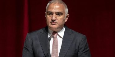 Bakan-Ersoy039dan-Riza-Kayaalp039e-tebrik-featured
