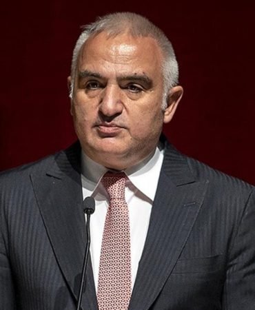 Bakan-Ersoy039dan-Riza-Kayaalp039e-tebrik-featured