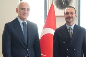 Bakan-Ersoy8217dan-Sanatci-Sevindik8217e-Filistin-Dayanismasi-featured