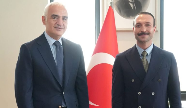 Bakan-Ersoy8217dan-Sanatci-Sevindik8217e-Filistin-Dayanismasi-featured