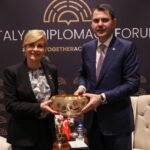 Bakan-Kurum-Hirvatistan-eski-Cumhurbaskani-Kitarovic-ile-gorustu-featured