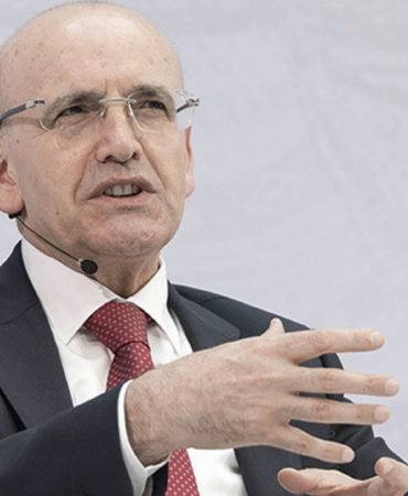 Bakan-Simsek-dunyaya-seslendi-Seyre-tabi-olmak-yerine-iki-alana-yatirim-yapilmali-featured