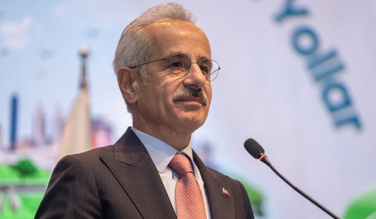 Bakan-Uraloglu-BTK-Erisim-Engellerinde-Ilk-Sirayi-Kumar-Aldi-featured