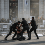 Besiktasta-Israil-Konsoloslugu-Onunde-Catisma-3-Supheli-Etkisiz-gemini