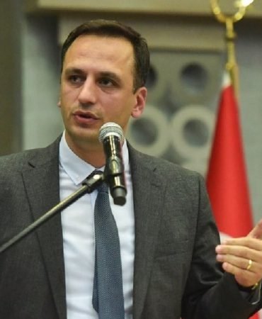 Bornova-Belediye-Baskani-Eski-Gozaltina-Alindi-featured