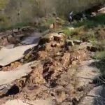 Bursa039da-heyelan-yolu-parcaladi-Bolge-ulasima-kapandi-featured