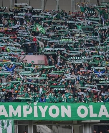 Bursaspor-sampiyon-olarak-1.-Lig039e-yukseldi-featured
