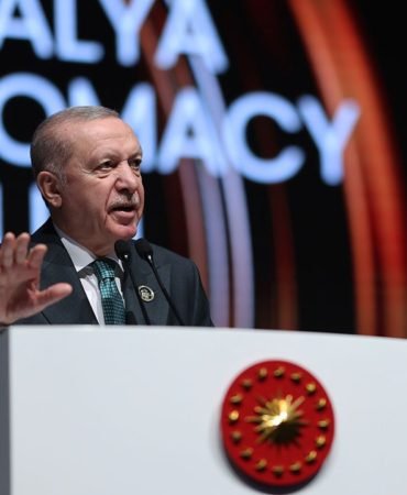 Cumhurbaskani-Erdogan039in-Antalya-Diplomasi-Forumu039ndaki-konusmasi-3-dilde-kitaplastirildi-featured