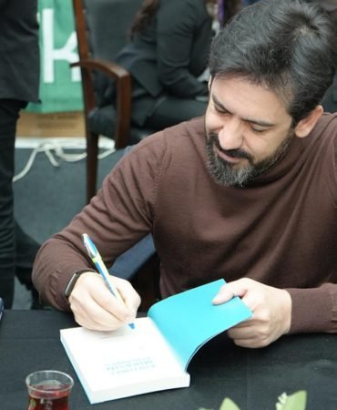 Dr.-Batuhan-Mumcu-yeni-kitabini-anlatti-Bilgiye-ulasmak-kolay-hakikati-ayirt-etmek-zor-featured