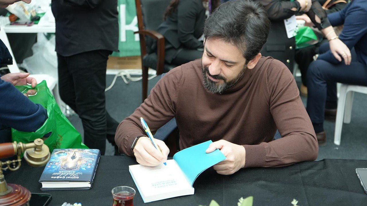 Dr.-Batuhan-Mumcu-yeni-kitabini-anlatti-Bilgiye-ulasmak-kolay-hakikati-ayirt-etmek-zor-featured