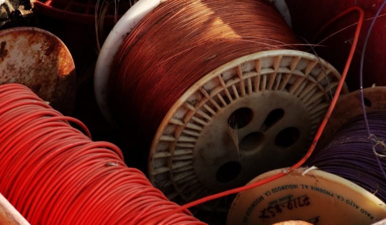 Emtiada-dalgali-seyir-Bakir-geriledi-belirsizlik-suruyor-featured