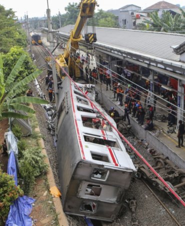 Endonezya039daki-tren-faciasinda-can-kaybi-14039e-yukseldi-featured