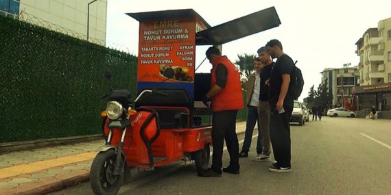 Fiyatı 90 TL, dönerden sıkılanlar akın ediyor: 1 metrekarelik tezgahta yetişemiyor