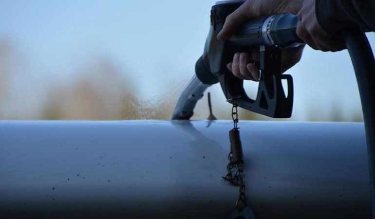 Gaz-Yaginda-Buyuk-Fiyat-Artisi-Litresi-103-TL-Sinirini-Gecti-featured