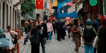 Giyecek-ve-hediyelik-esyaya-100-milyar-TL-harcadik-featured