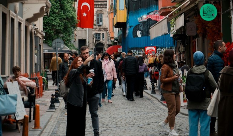 Giyecek-ve-hediyelik-esyaya-100-milyar-TL-harcadik-featured