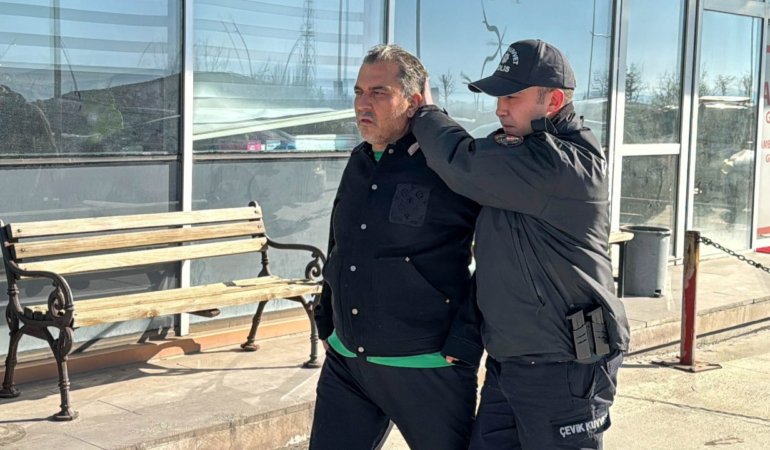 Icisleri-Bakanligi-acikladi-Esme-Belediye-Baskani-gorevinden-uzaklastirildi-featured