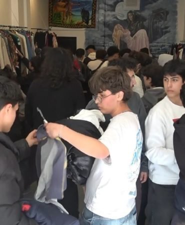 Ikinci-El-Magaza-Acilisinda-Ilgi-Yogun-featured