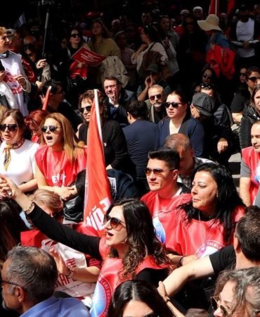 Ikinci-saldiri-sonrasi-ogretmenlerden-grev-uzatma-karari-featured