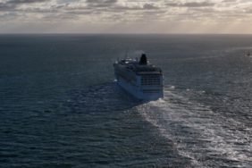 Ilk-kez-bir-yolcu-gemisi-Hurmuz039den-gecti-featured