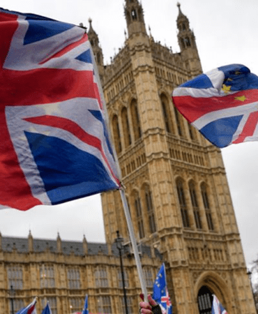 Ingiltere039de-okullarda-yeni-duzenleme-Telefon-kullanimi-yasaklaniyor-featured