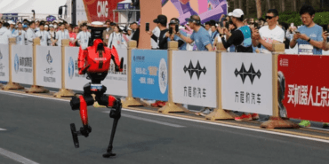 İnsanlarla robotlar aynı parkurda yarıştı 9 Insanlarla-robotlar-ayni-parkurda-yaristi-featured