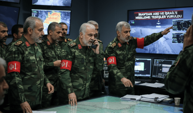 Irandan-ABD-ve-Israile-Misilleme-Kritik-Tesisler-Vuruldu-gemini