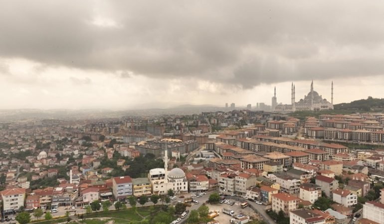 Istanbulda-Sahra-Tozu-Etkisi-Pazar-Gunune-Kadar-Devam-Edecek-featured