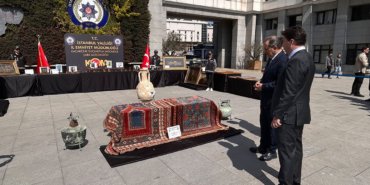 Istanbulda-tarihi-eser-operasyonu-Yesarizade-Kazasker-Mustafa-Izzet-Efendiye-ait-tablo-da-ele-gecirildi-featured