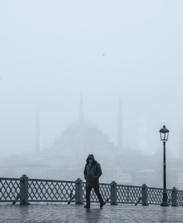 Istanbulda-yogun-sis-etkili-oluyor-Gorus-mesafesi-dustu-gemini