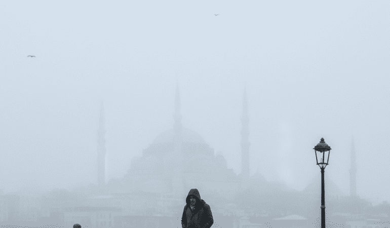 Istanbulda-yogun-sis-etkili-oluyor-Gorus-mesafesi-dustu-gemini