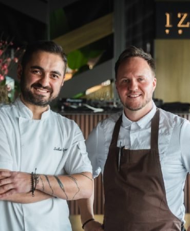 Izaka-Terraceta-gastronomi-soleni-Iki-sef-ayni-masada-bulustu-featured