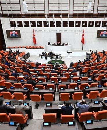 Kanun-teklifi-TBMM039de-kabul-edildi-Dogum-izni-uzatildi-sosyal-medyaya-yas-siniri-geldi-featured