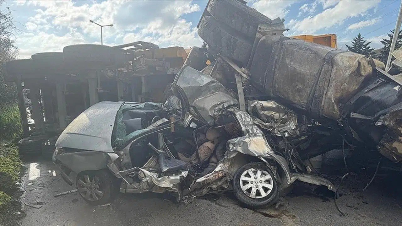 Kerkukte-freni-bosalan-kamyon-olum-sacti-7-olu-22-yarali-featured