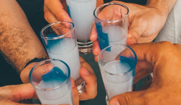 Komsu039nun-uzo-satisi-yuzde-5-geriledi-featured