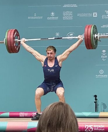 Milli-halterci-Yusuf-Fehmi-Genc-Avrupa-sampiyonu-oldu-featured