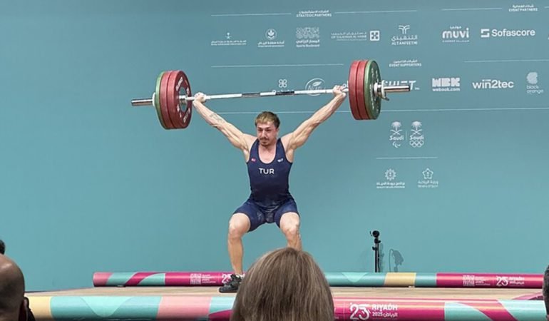Milli-halterci-Yusuf-Fehmi-Genc-Avrupa-sampiyonu-oldu-featured