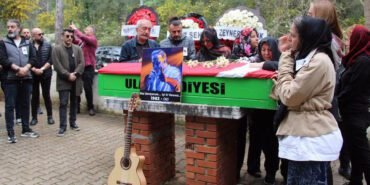 Müzisyen Rıza Tamer Şişman Akyaka'da toprağa verildi 5 Muzisyen-Riza-Tamer-Sisman-Akyaka039da-topraga-verildi-featured