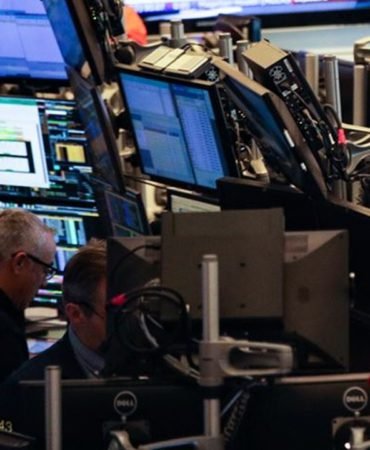 New-York-borsasi-yukselisle-acildi-featured-2