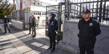 Okul çevrelerinde alarm: 81 ilde güvenlik tedbirleri artırıldı 4 Okul-cevrelerinde-alarm-81-ilde-guvenlik-tedbirleri-artirildi-featured