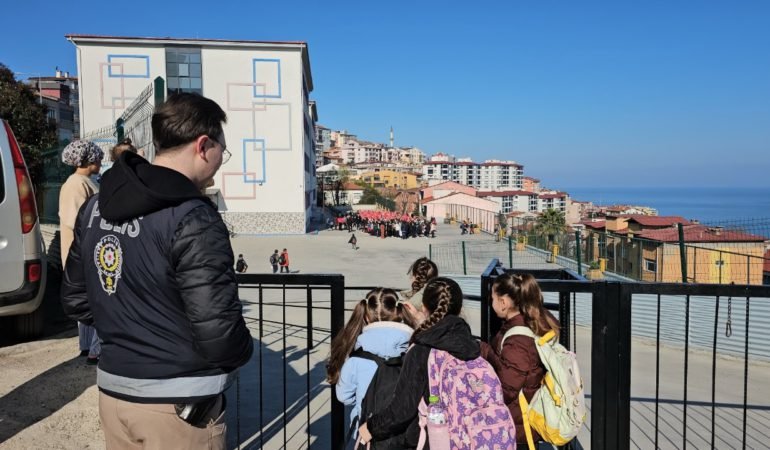 Okullarda-yeni-donem-Giris-cikislar-sinirlandirildi-featured