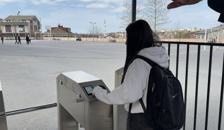 Okullarda-yeni-guvenlik-donemi-Ogrenci-girisinde-aileye-anlik-fotografli-bildirim-gidiyor-featured