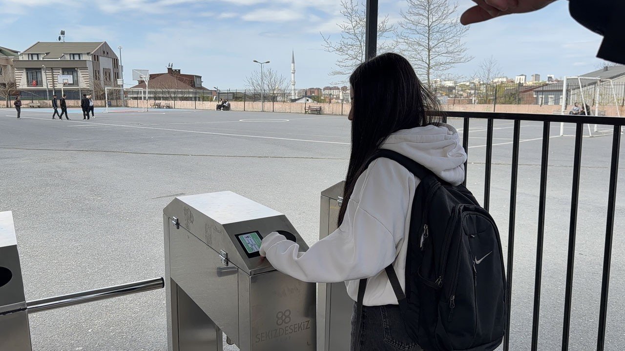 Okullarda-yeni-guvenlik-donemi-Ogrenci-girisinde-aileye-anlik-fotografli-bildirim-gidiyor-featured