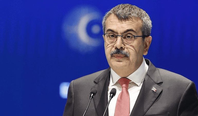 Saldirilar-sonrasi-ilk-ders8230-Bakan-Tekin039den-039okul-guvenligi039-mesaji-featured