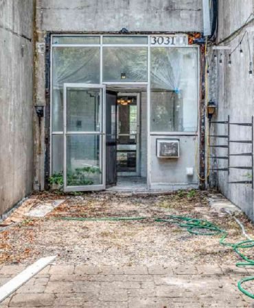 Savasta-siginak-olarak-kullanilmisti-5.-kez-satisa-cikti-featured