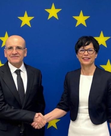 Simsek-AB-Komisyonu-Uyesi-Kos-ile-bir-araya-geldi-featured