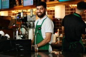 Starbucks8217tan-Calisanlara-1.200-Dolarlik-Guler-Yuz-Primi-featured