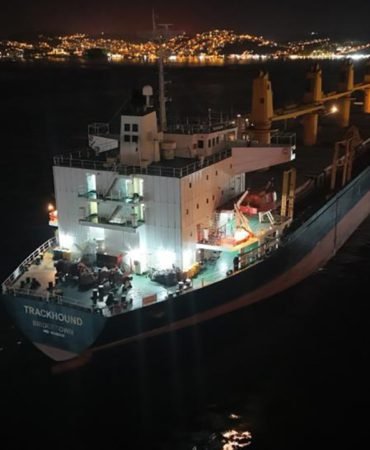 TRACKHOUND-Gemisi-Arizalandi-Istanbul-Bogazi-Trafige-Kapatildi-featured