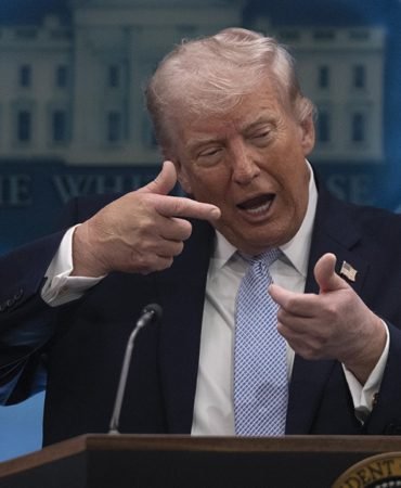 Trump-Iran-yer-altindaki-nukleer-maddeleri-bize-teslim-etmeyi-kabul-etti-featured